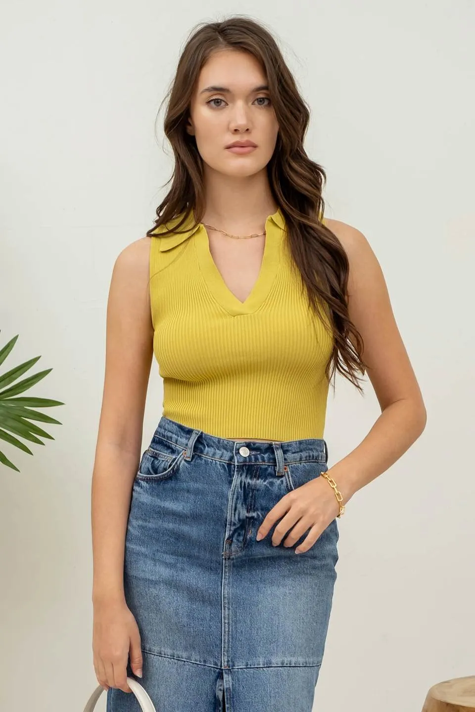 COLLARED SLEEVELESS SWEATER KNIT CROP TOP