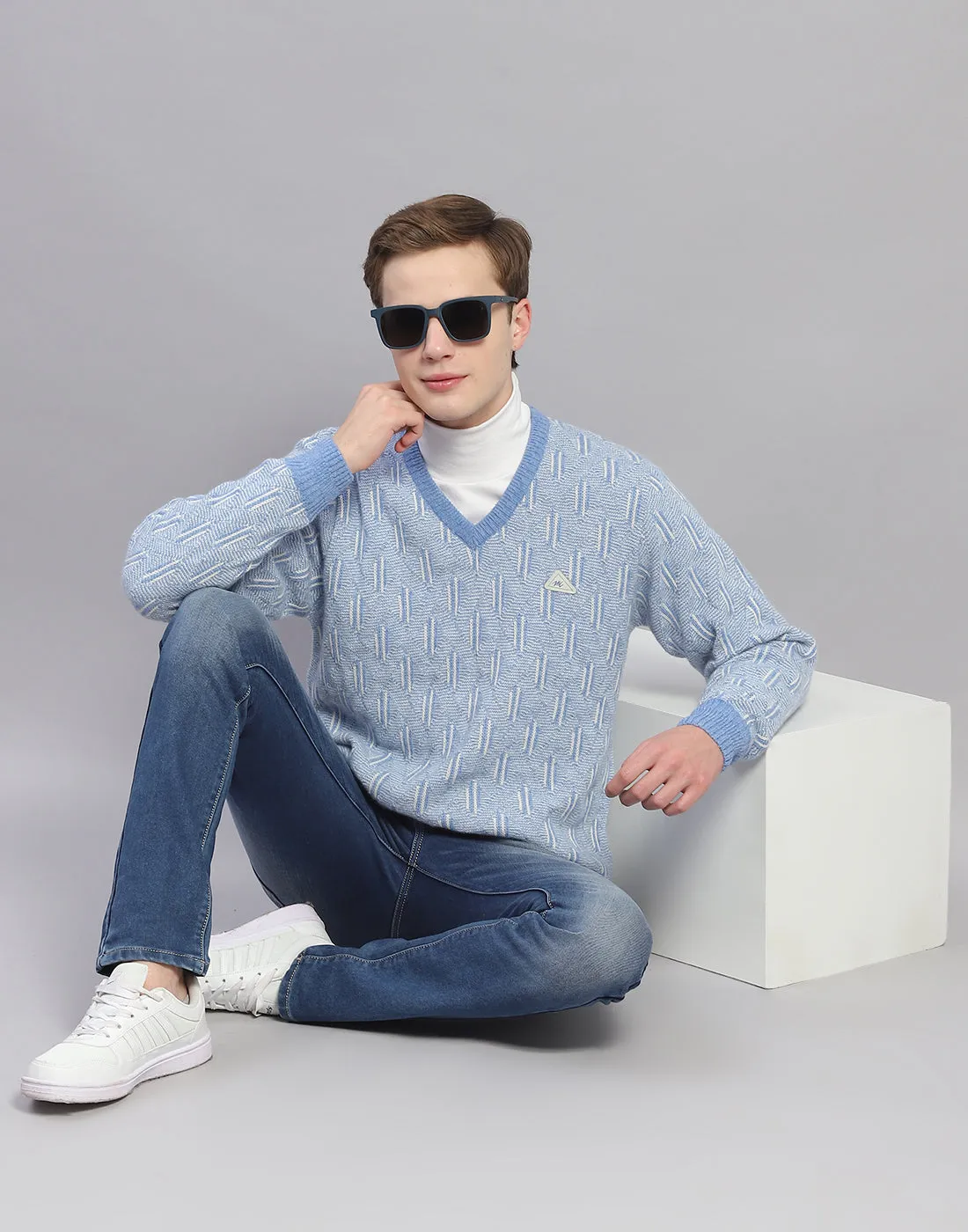 Men Blue Solid V Neck Full Sleeve Pullover